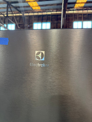 Factory second Electrolux 496L Ultimate Taste 500 Bottom Mount Refrigerator Matte Black EBE5002BD-R - Second Hand Appliances Geebung